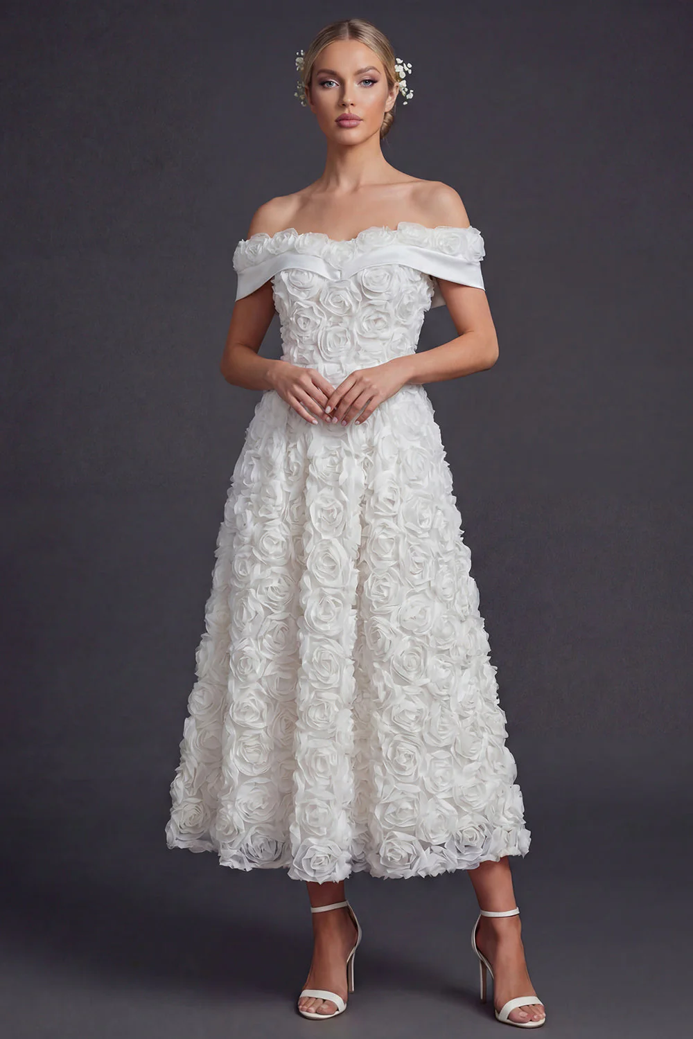 Robe de mariée blanche A Line, longue sur les épaules avec des fleurs 3D