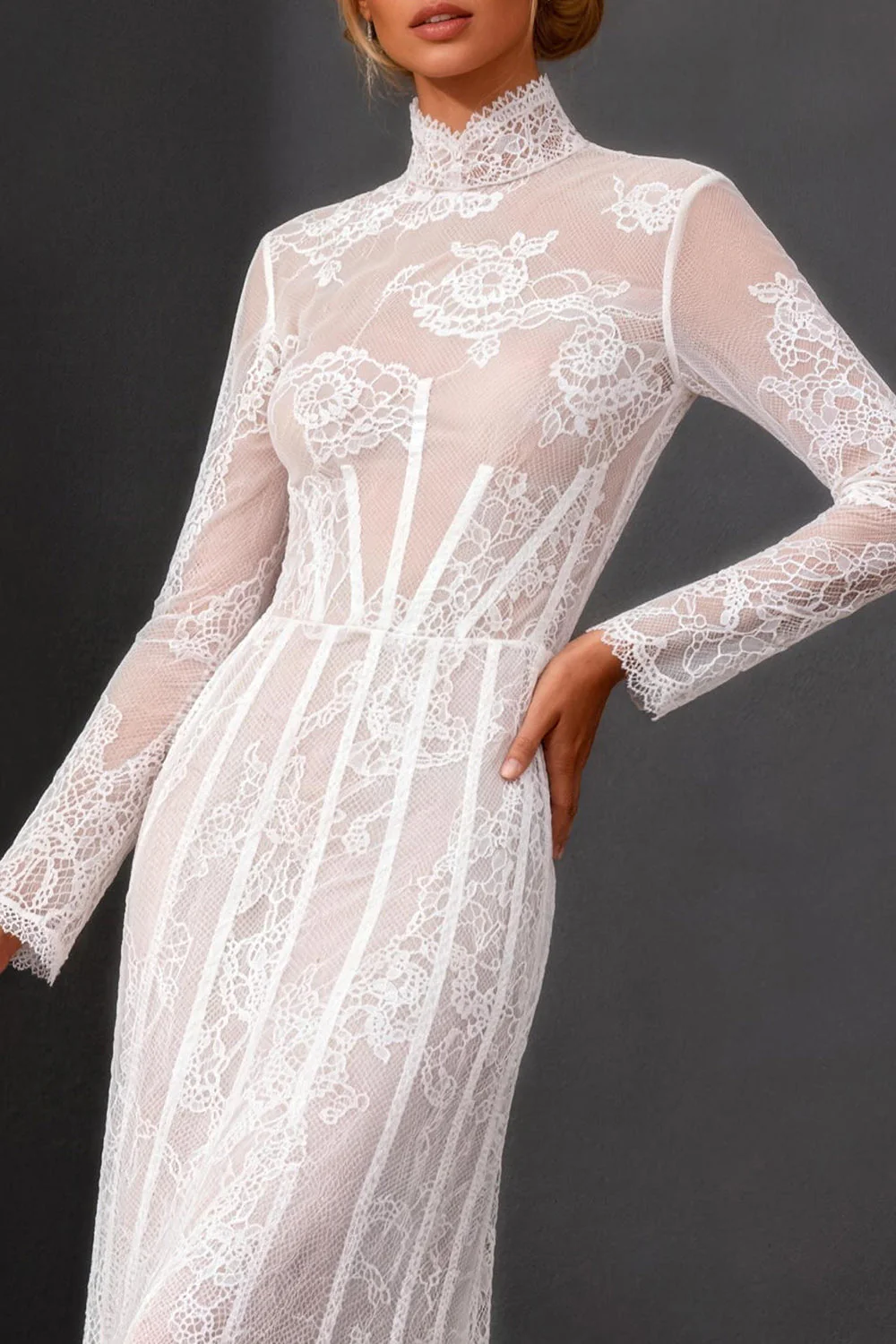 Robe de mariée blanche en dentelle à manches longues - Image 3