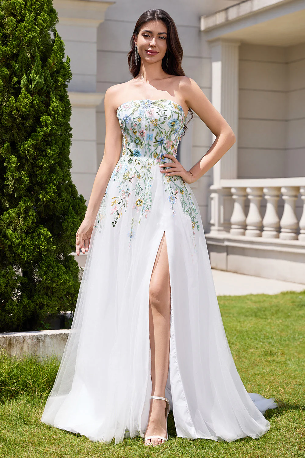 Robe de mariée blanche sans bretelles 3D en tulle avec fente - Image 3