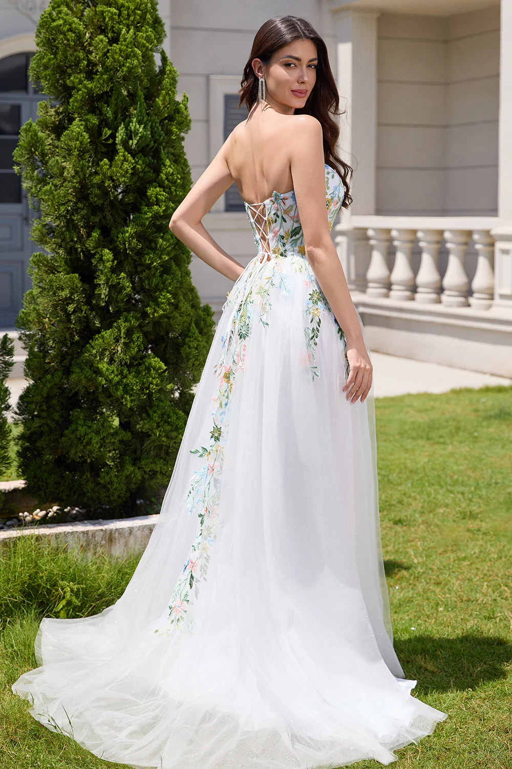 Robe de mariée blanche sans bretelles 3D en tulle avec fente - Image 4