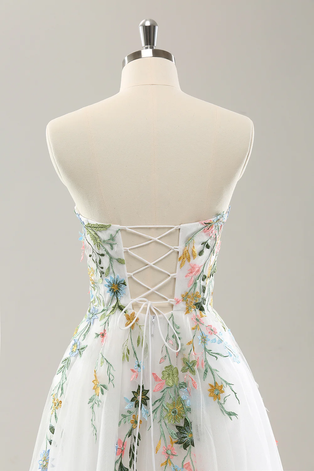 Robe de mariée blanche sans bretelles 3D en tulle avec fente - Image 7