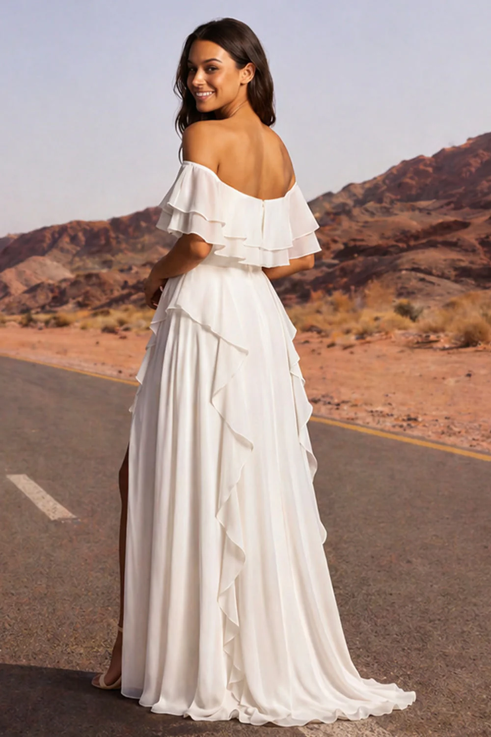 Robe de mariée bohème à volants en ivoire décalée - Image 2