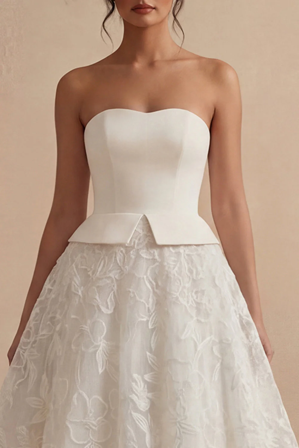 Robe de mariée bohème blanche sans bretelles longues en dentelle florale - Image 3