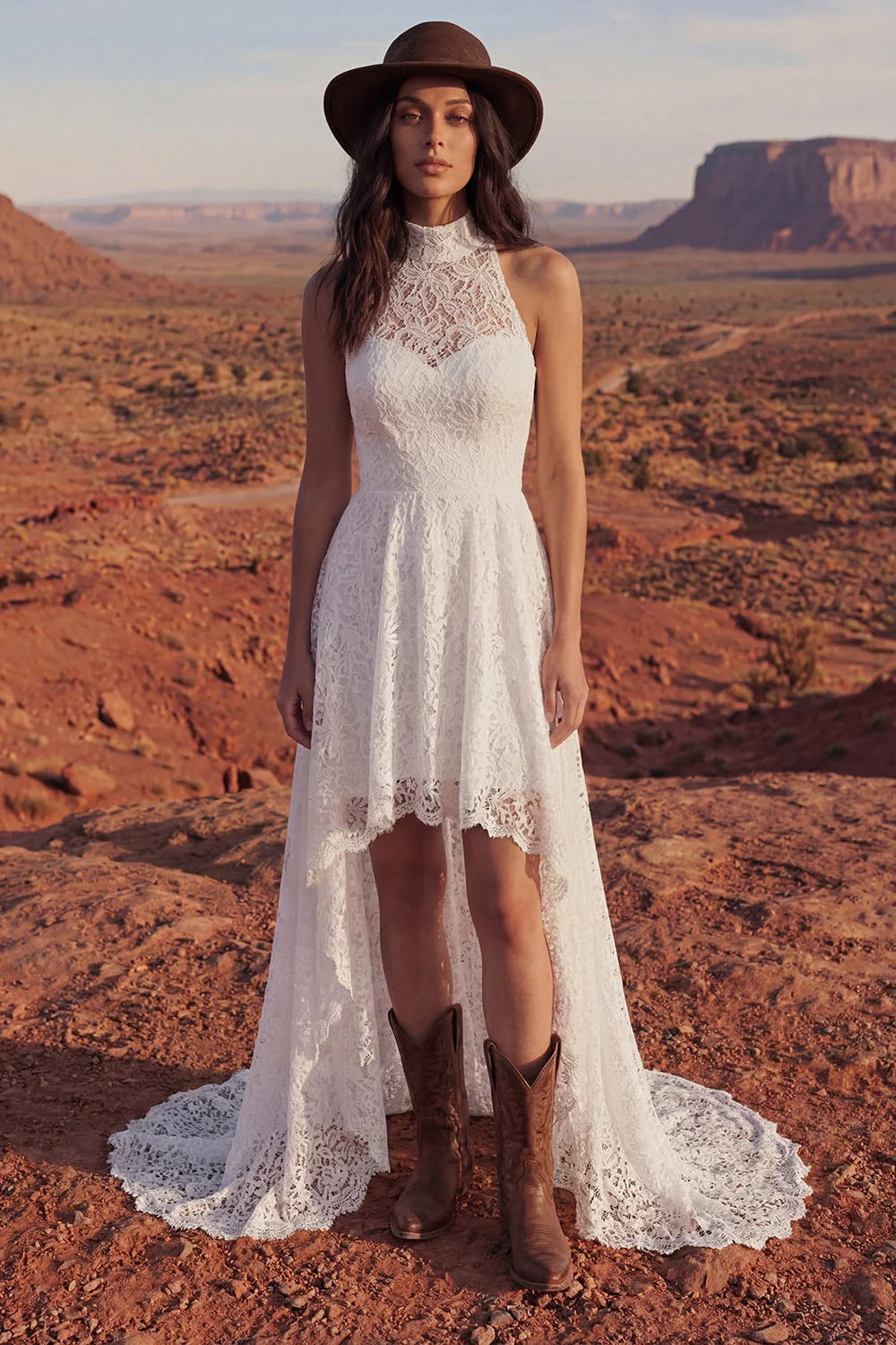 Robe de mariée bohème en ivoire floral A Line High Low Lace