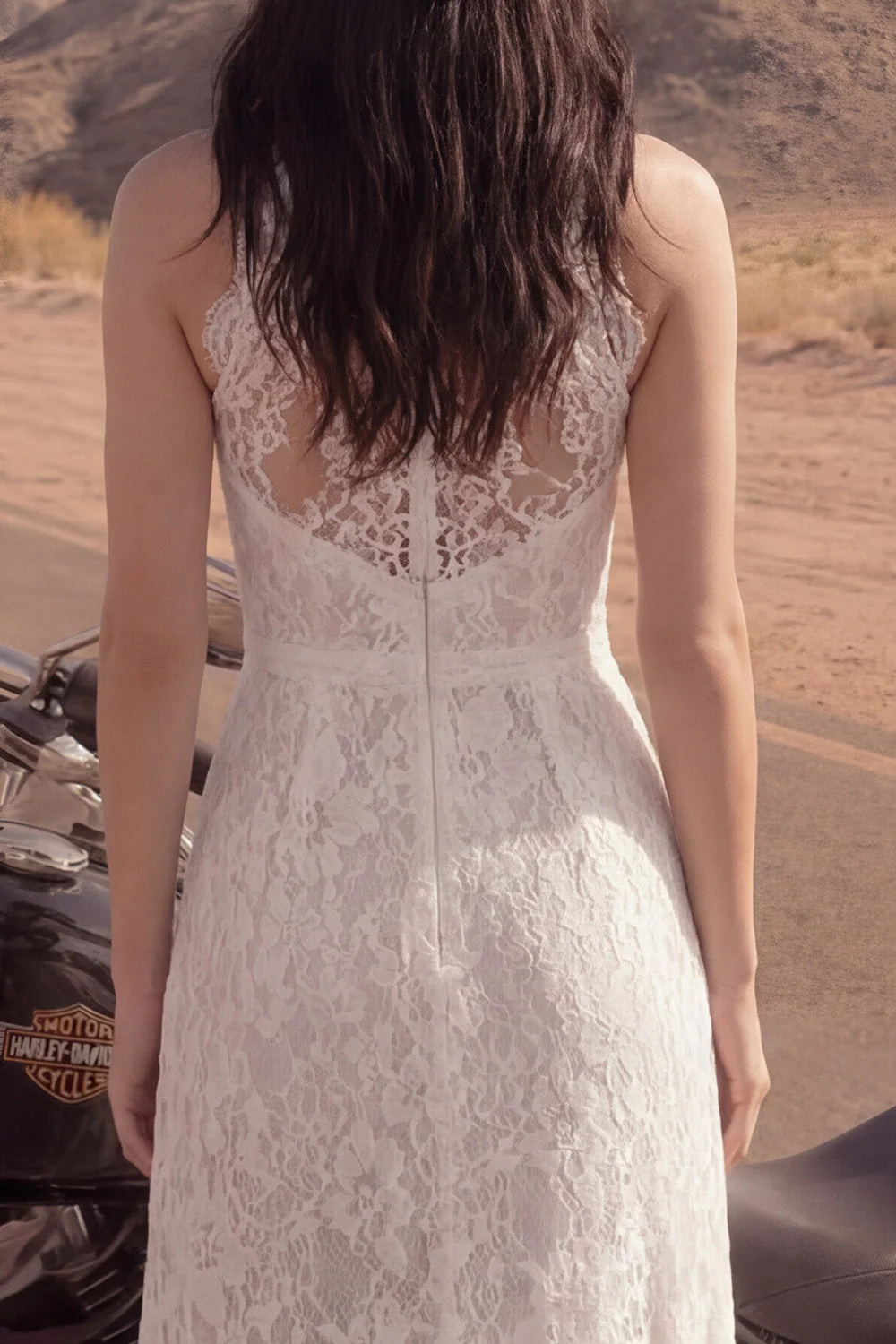 Robe de mariée bohème longue ivoire col haut en dentelle avec fente - Image 3