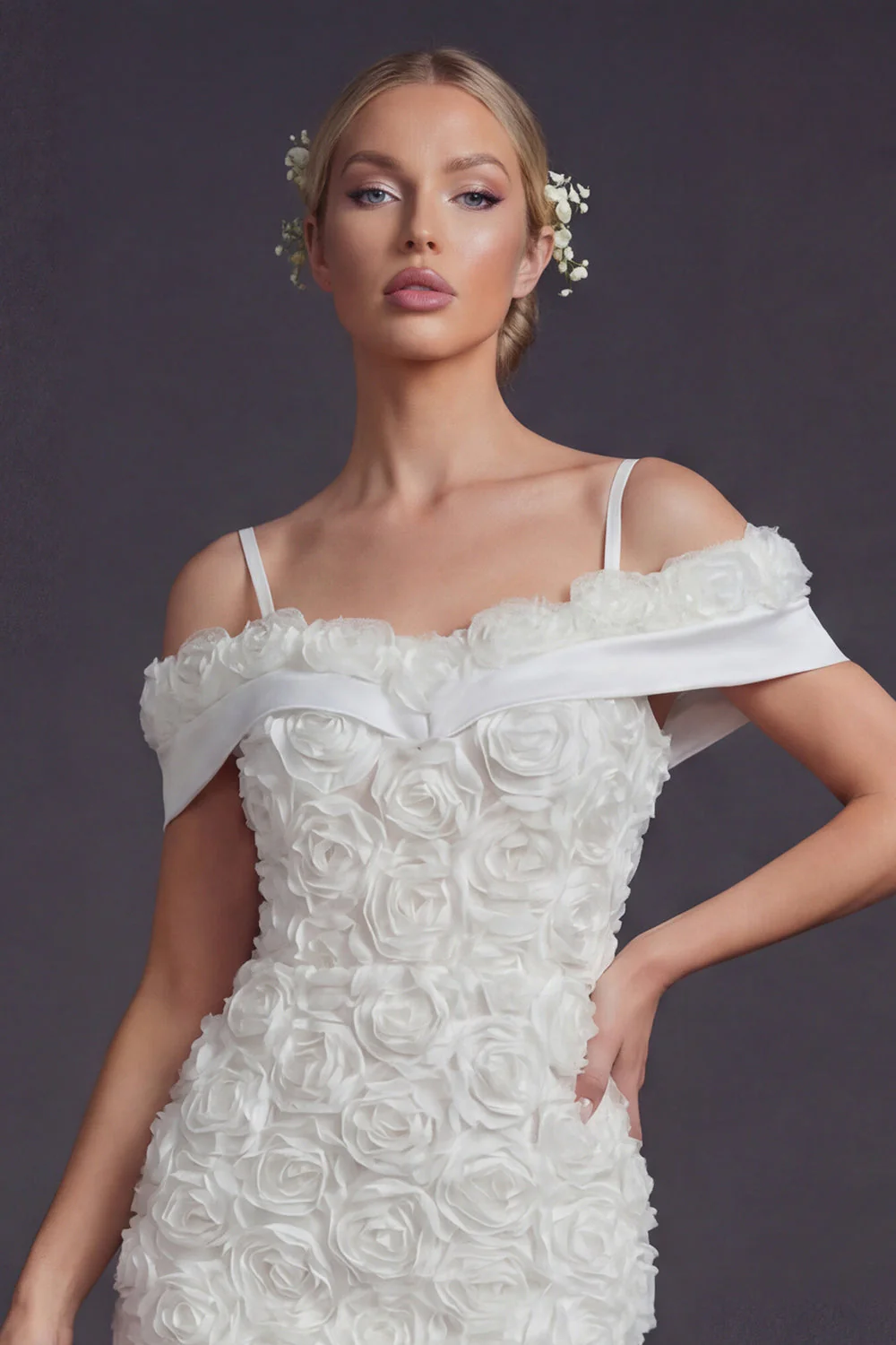 Robe de mariée courte blanche à épaules froides Bodycon avec des fleurs 3D - Image 3