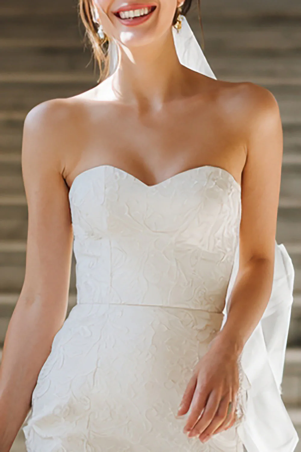 Robe de mariée courte sans bretelles blanche - Image 2