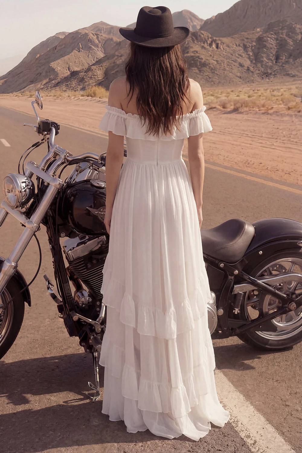 Robe de mariée de plage à volants ivoire - Image 2