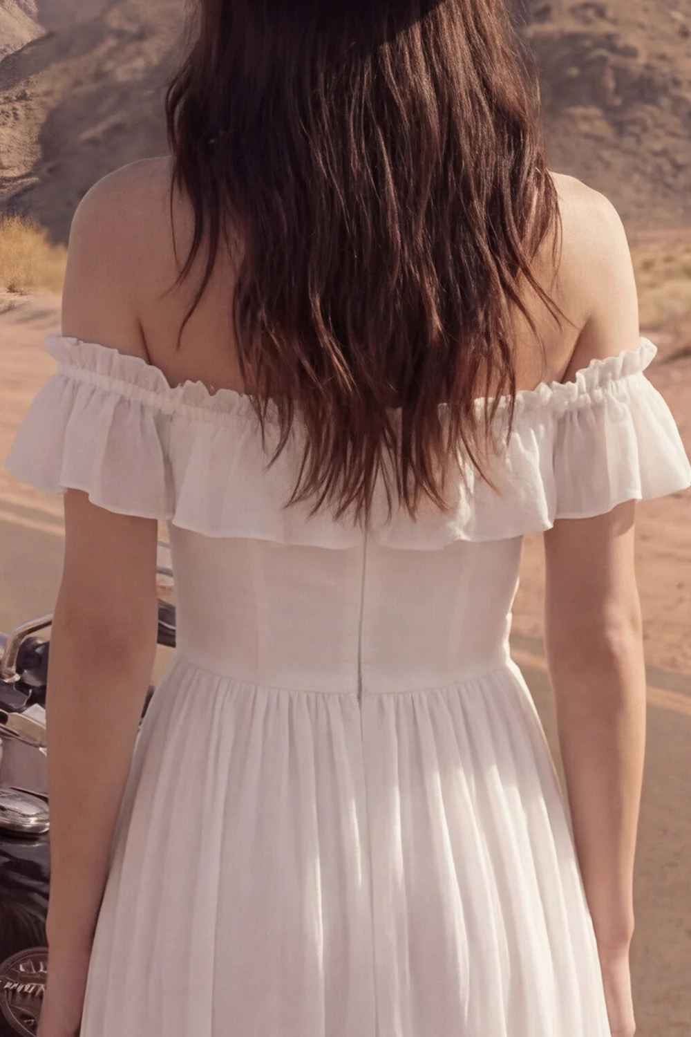 Robe de mariée de plage à volants ivoire - Image 3