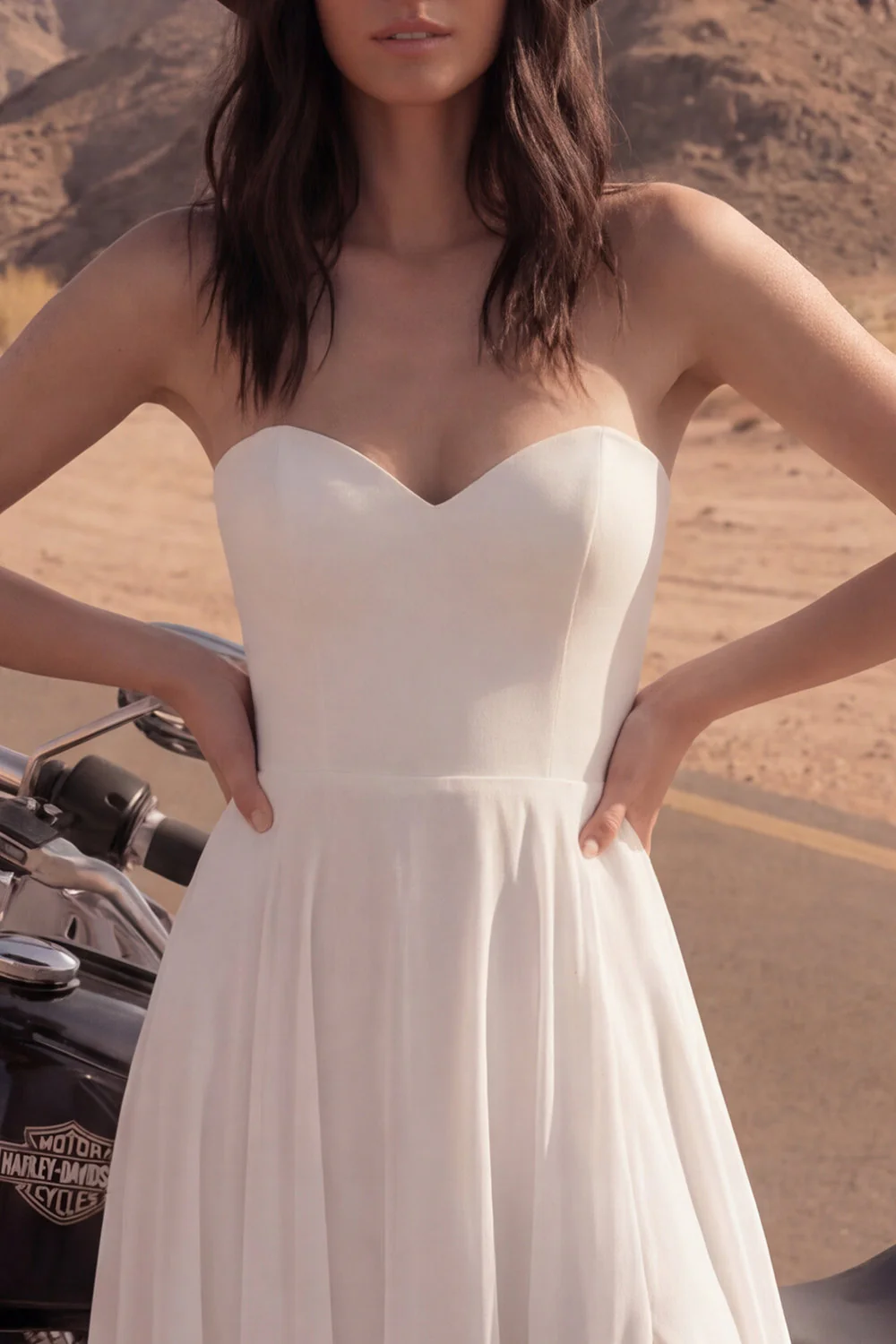 Robe de mariée de plage Ivory Maxi Bustier A Line avec fente - Image 3