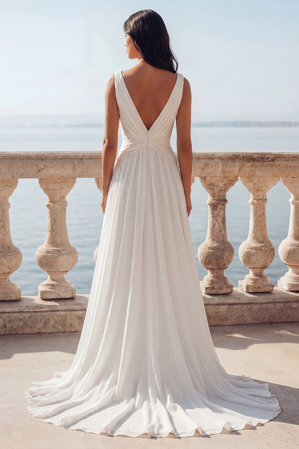 Robe de mariée en chiffon froncé en ivoire à décolleté en V avec une fente - Image 2