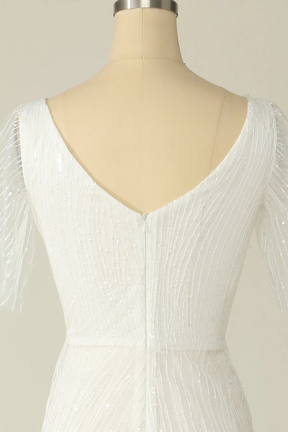 Robe de mariée en dentelle à col V blanc - Image 6