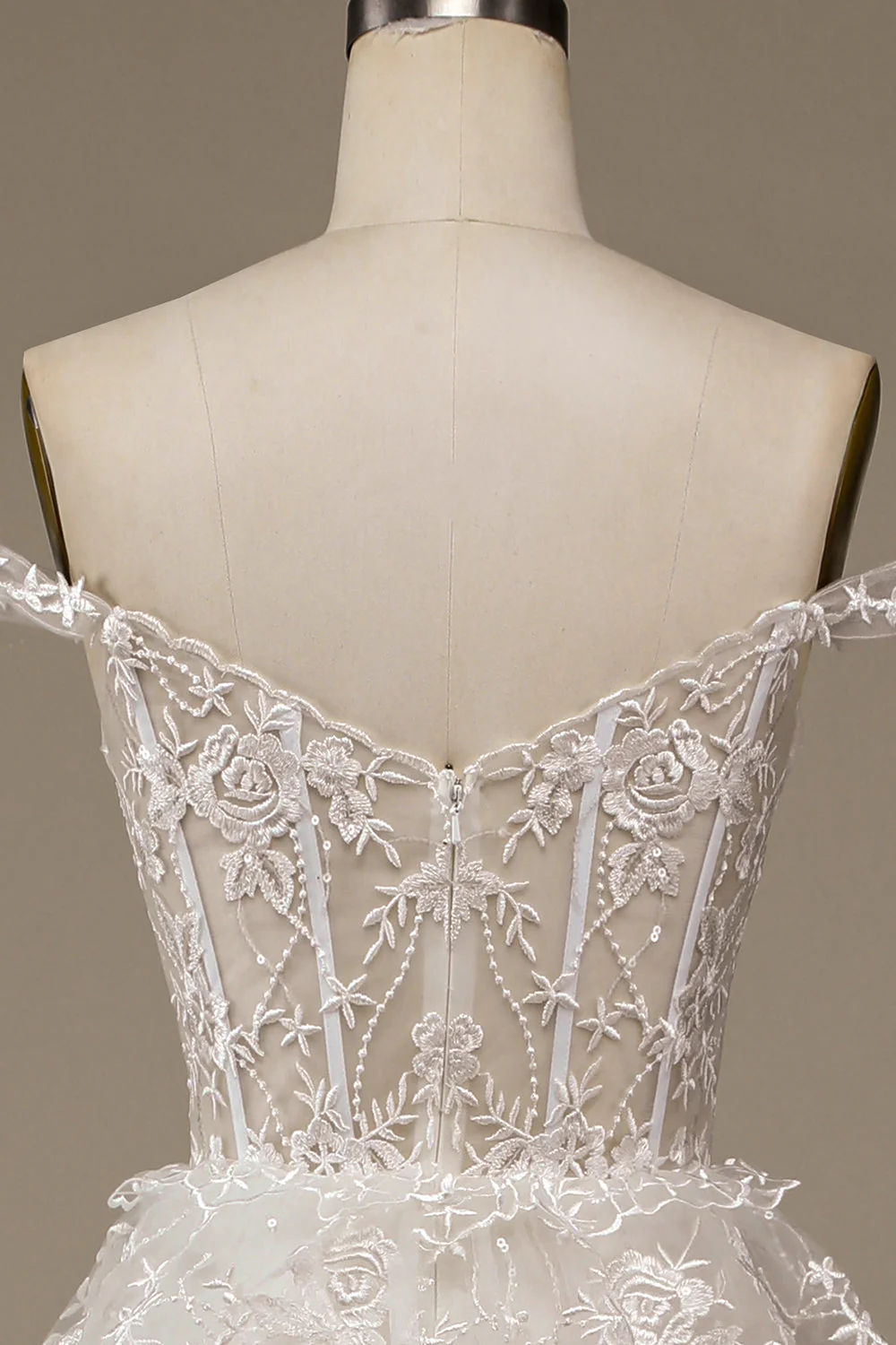 Robe de mariée en dentelle blanche scintillante avec fente - Image 5
