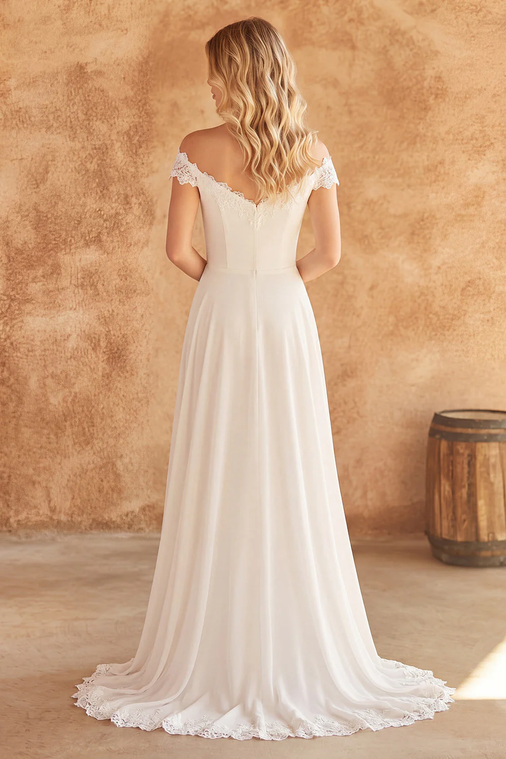 Robe de mariée en dentelle ivoire à épaules dénudées, ligne A - Image 2
