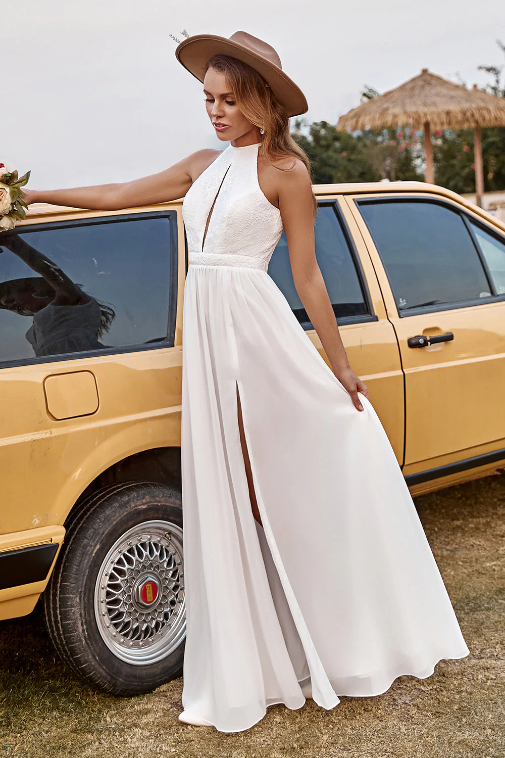 Robe de mariée en dentelle ivoire en mousseline de soie Halter Boho avec fente - Image 8