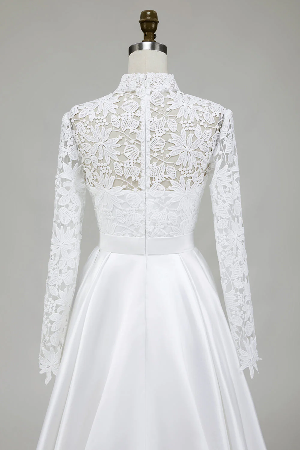 Robe de mariée en satin ivoire à col montant trapèze avec dentelle - Image 5