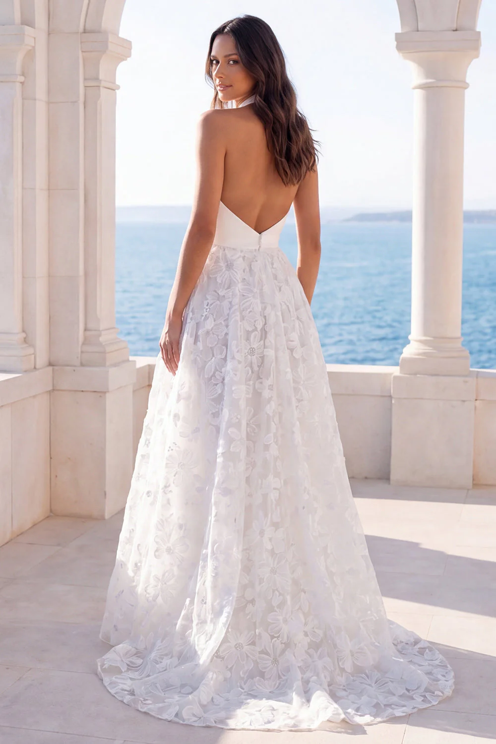 Robe de mariée en train en train en Ivoire à col en V à motifs floraux en ligne - Image 2