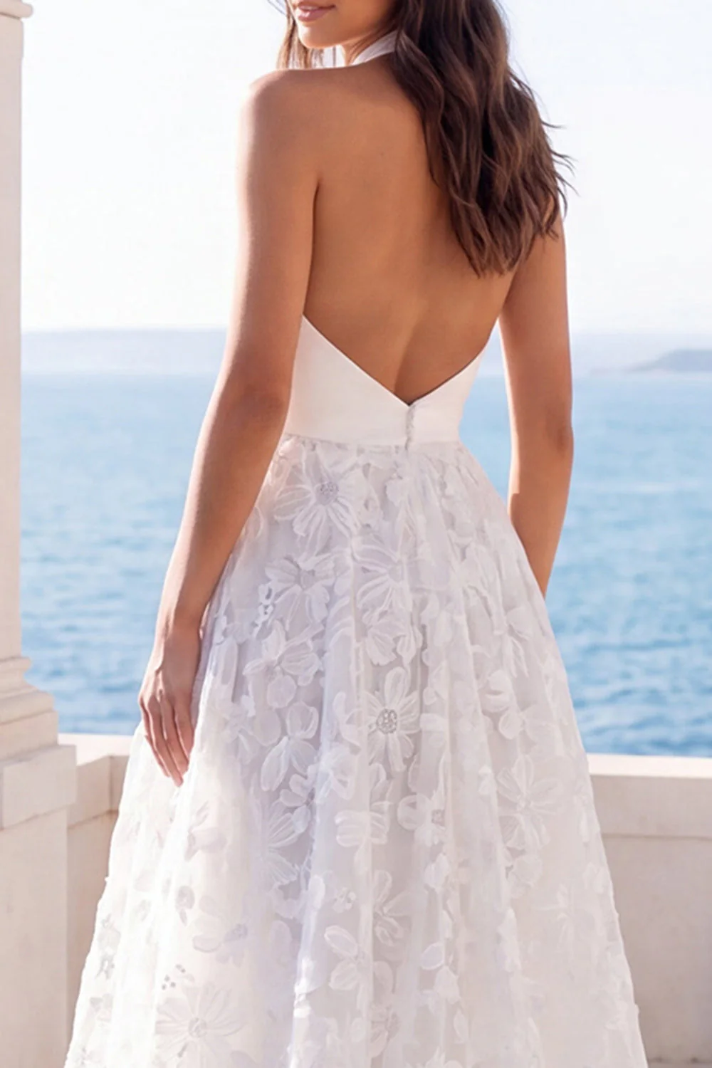 Robe de mariée en train en train en Ivoire à col en V à motifs floraux en ligne - Image 4