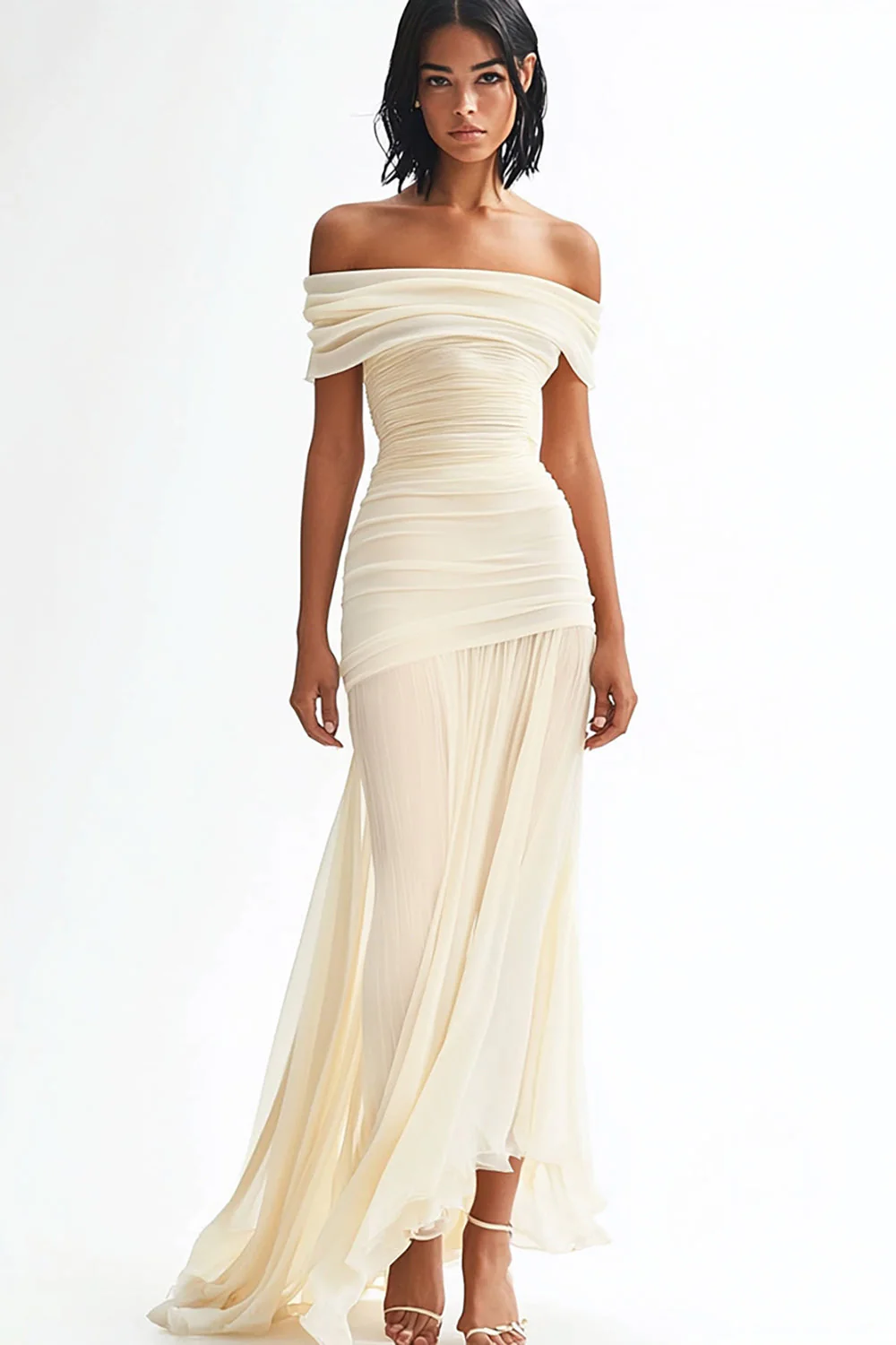 Robe de mariée fluide ivoire à épaules dénudées en mousseline de soie froncée