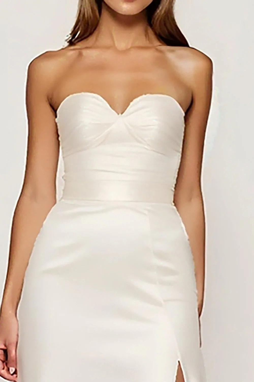 Robe de mariée gaine sans bretelles ivoire avec fente - Image 3