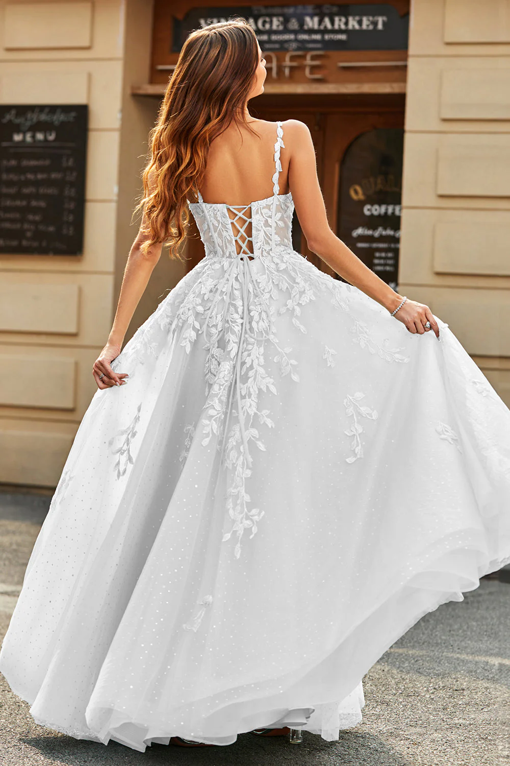 Robe de mariée longue à manches bouffantes trapèze blanche avec appliques - Image 2