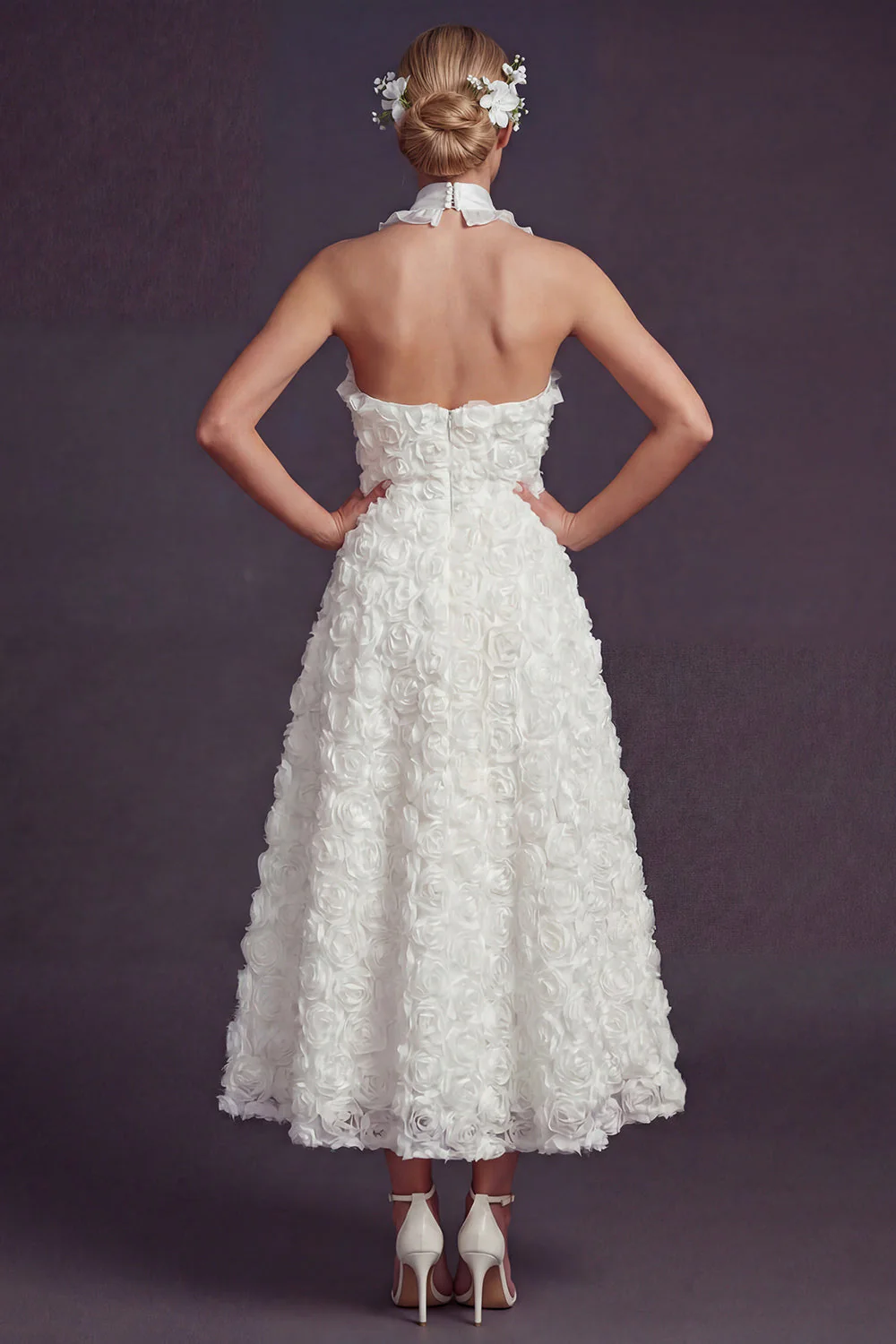 Robe de mariée longue découpée en lidu blanc avec des fleurs 3D - Image 2