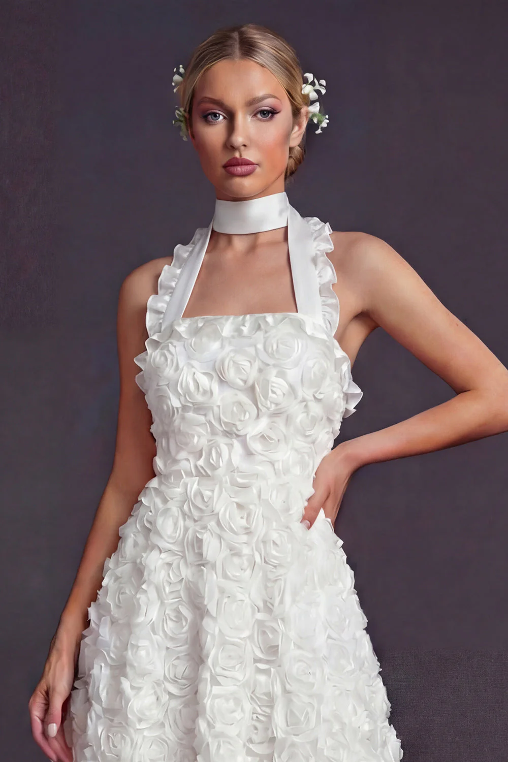 Robe de mariée longue découpée en lidu blanc avec des fleurs 3D - Image 3