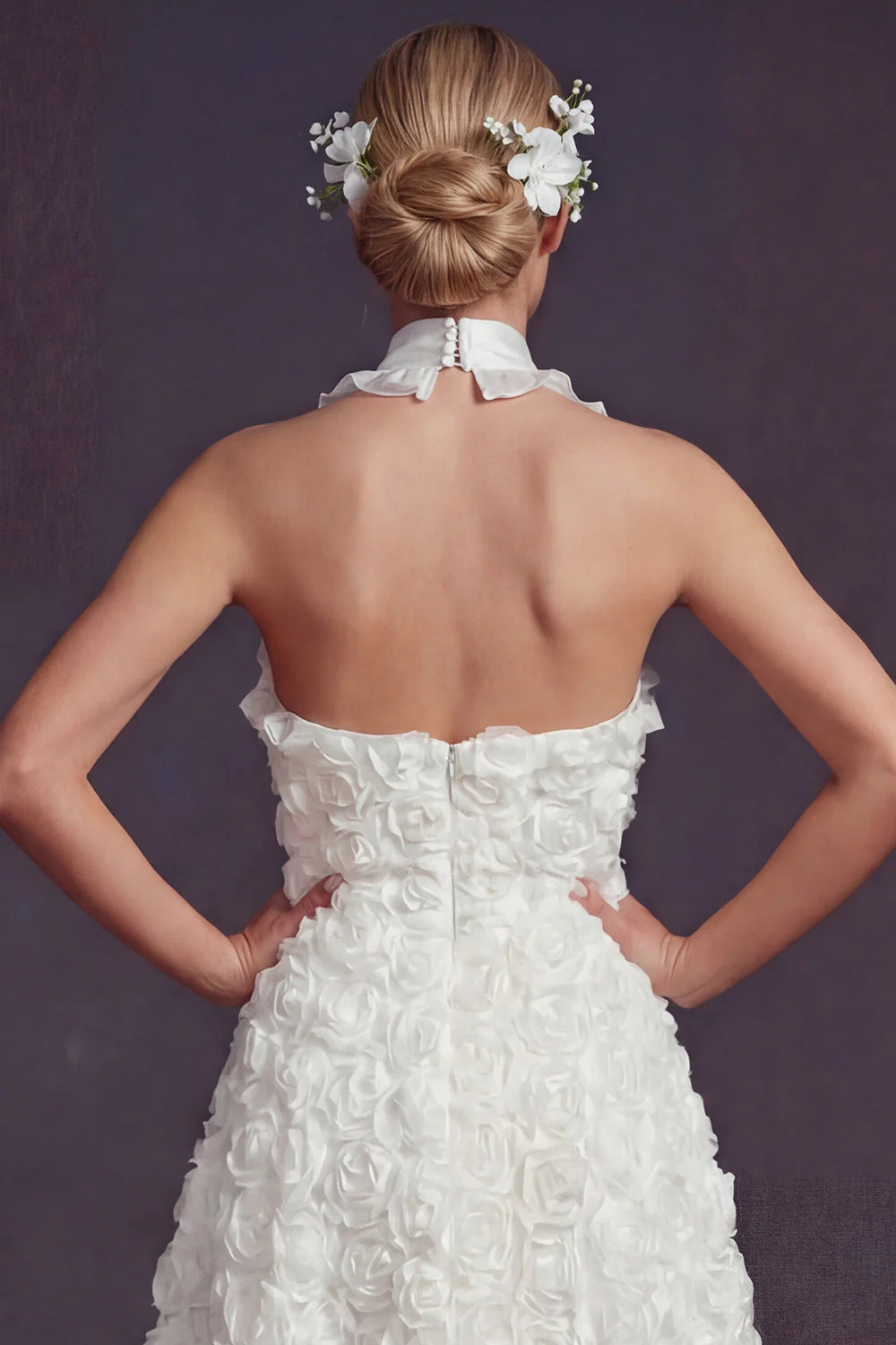 Robe de mariée longue découpée en lidu blanc avec des fleurs 3D - Image 4