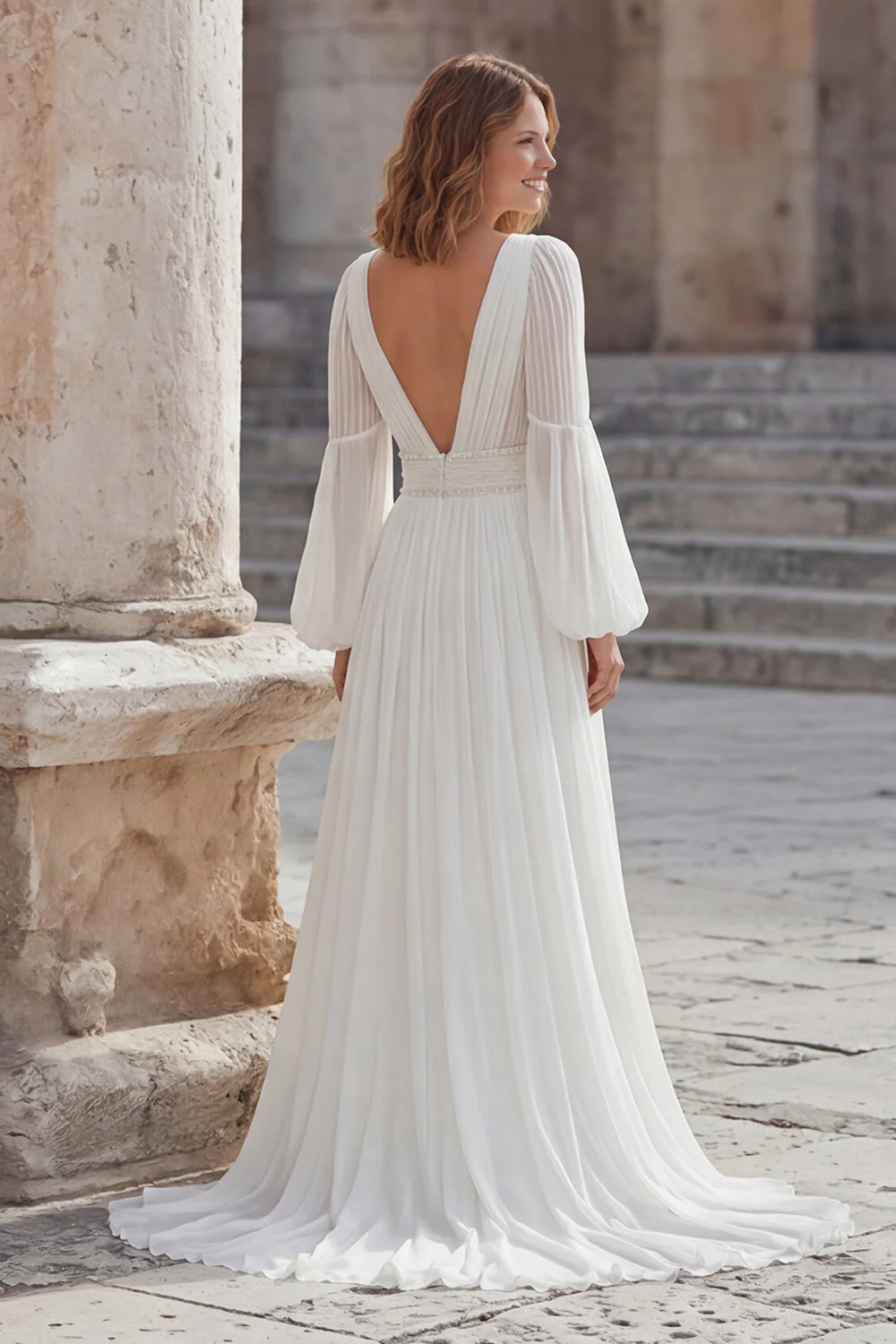 Robe de mariée longue en chiffon ivoire avec une longue fente - Image 2