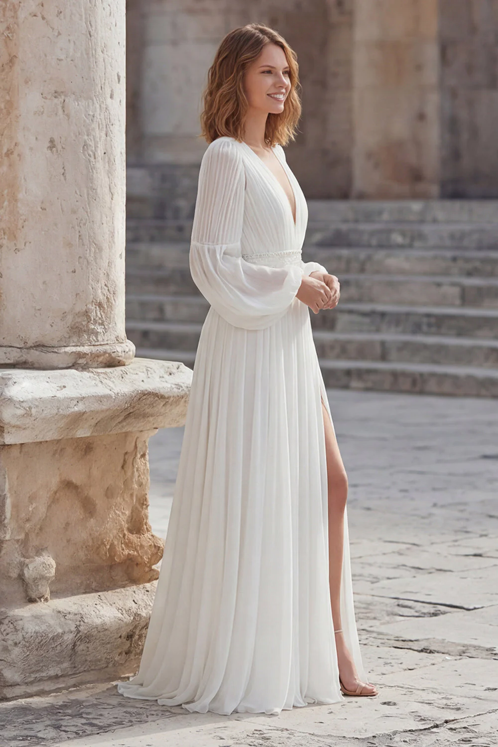 Robe de mariée longue en chiffon ivoire avec une longue fente - Image 3