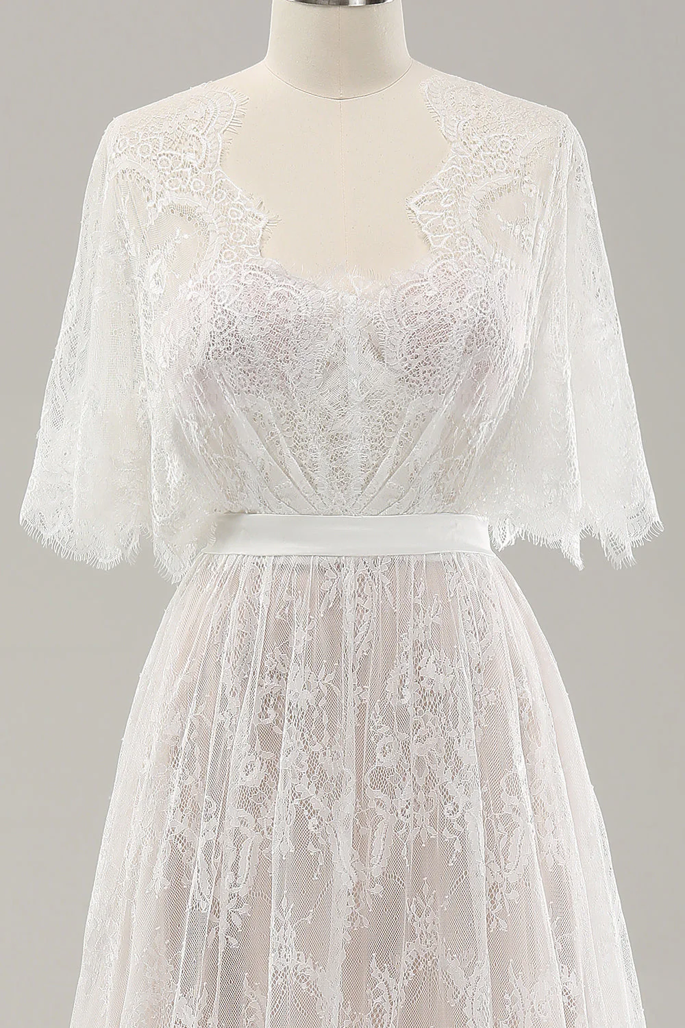 Robe de mariée longue en dentelle blanche A Line Sweetheart avec manches courtes - Image 4