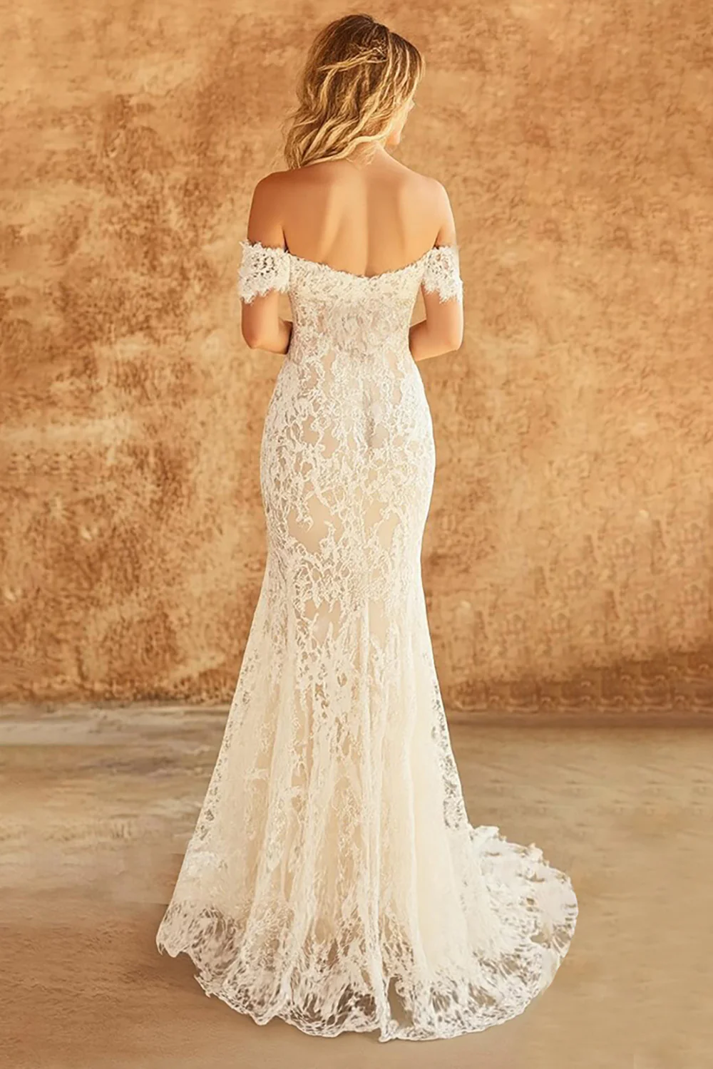 Robe de mariée longue en dentelle sirène blanche à épaules dénudées - Image 2
