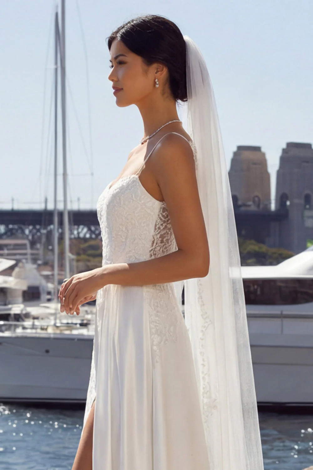 Robe de mariée longue en lace étui ivoire avec fente - Image 5