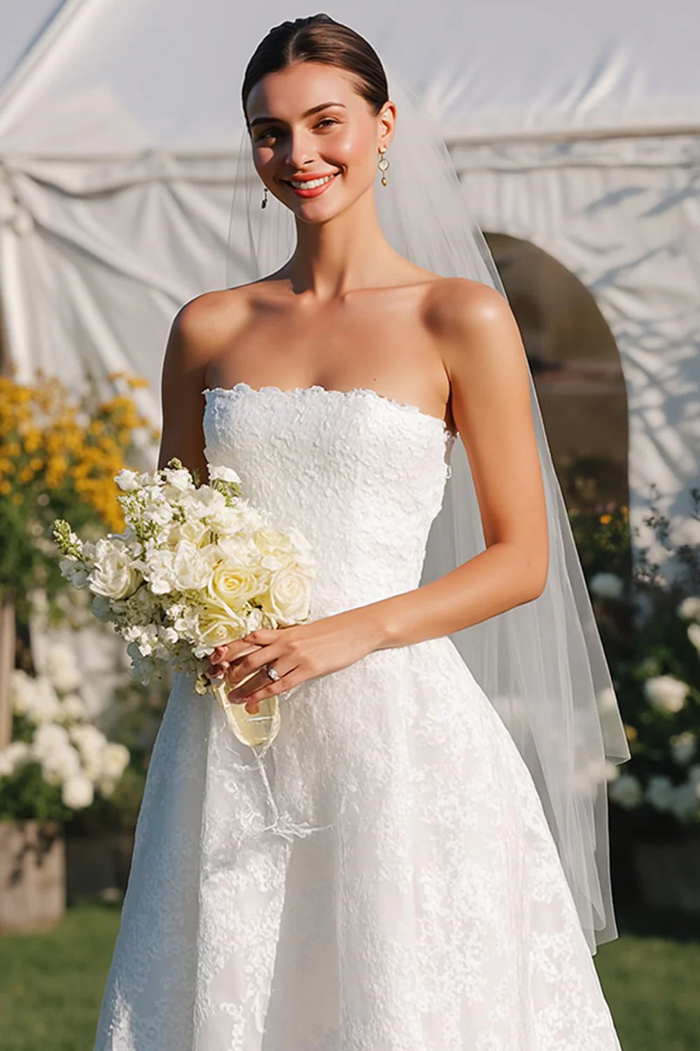 Robe de mariée longue sans bretelles en dentelle blanche A Line - Image 3