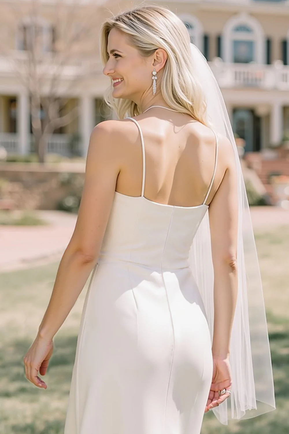 Robe de mariée Midi à bretelles blanches à poils fines - Image 4
