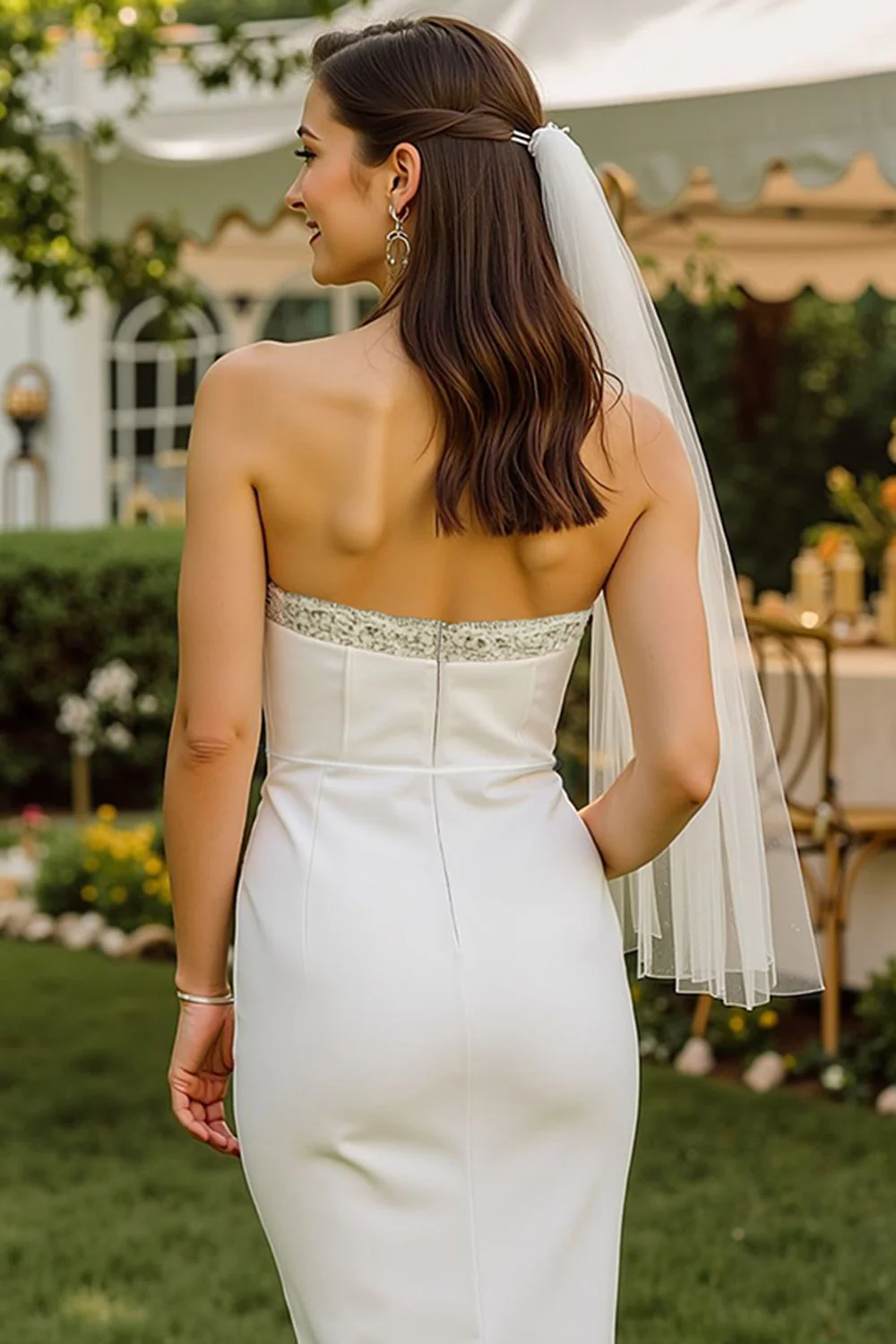 Robe de mariée Midi bodycon sans bretelles en dentelle blanche avec fermeture éclair arrière - Image 4
