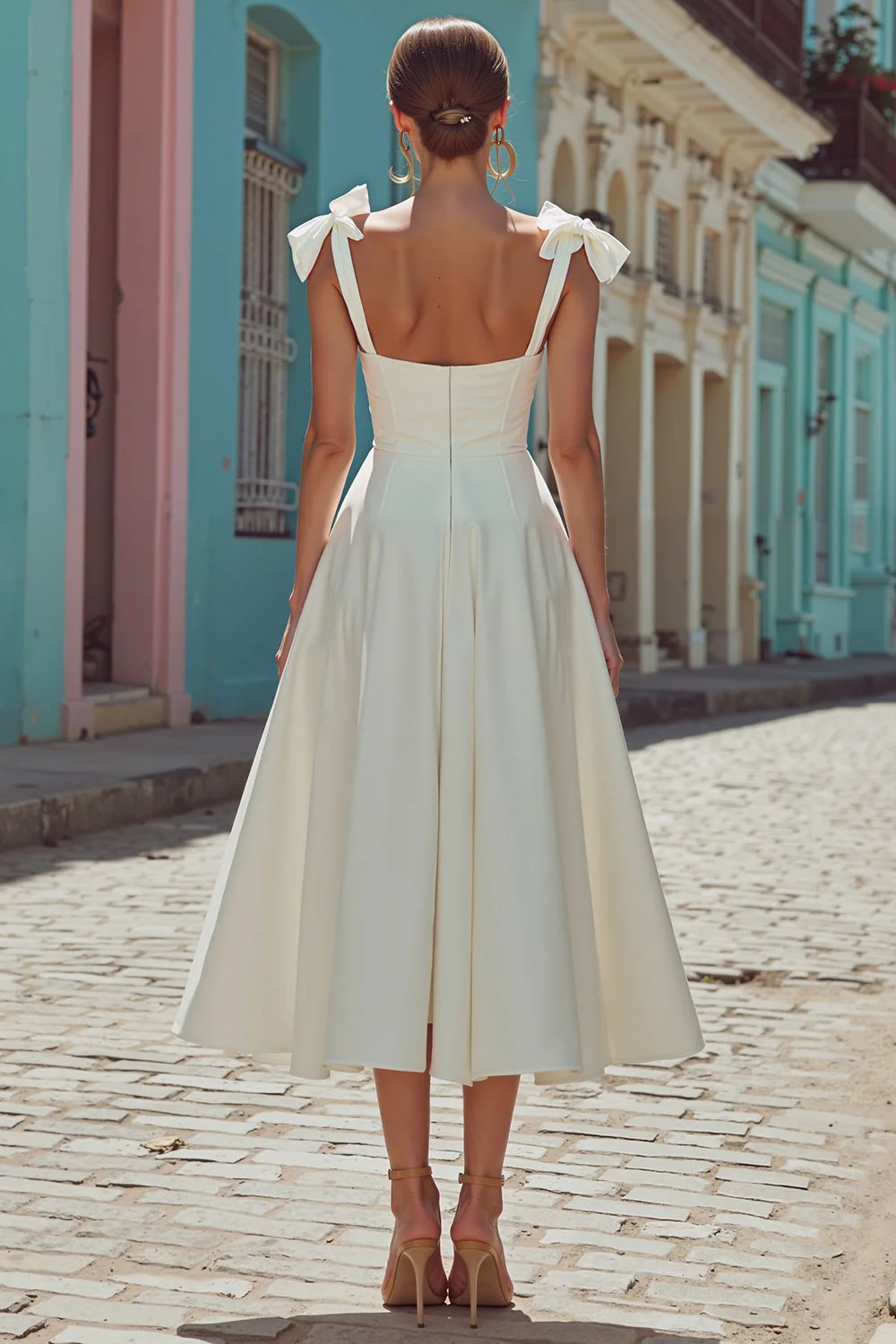 Robe de mariée midi blanche trapèze à bretelles fines avec nœud - Image 2