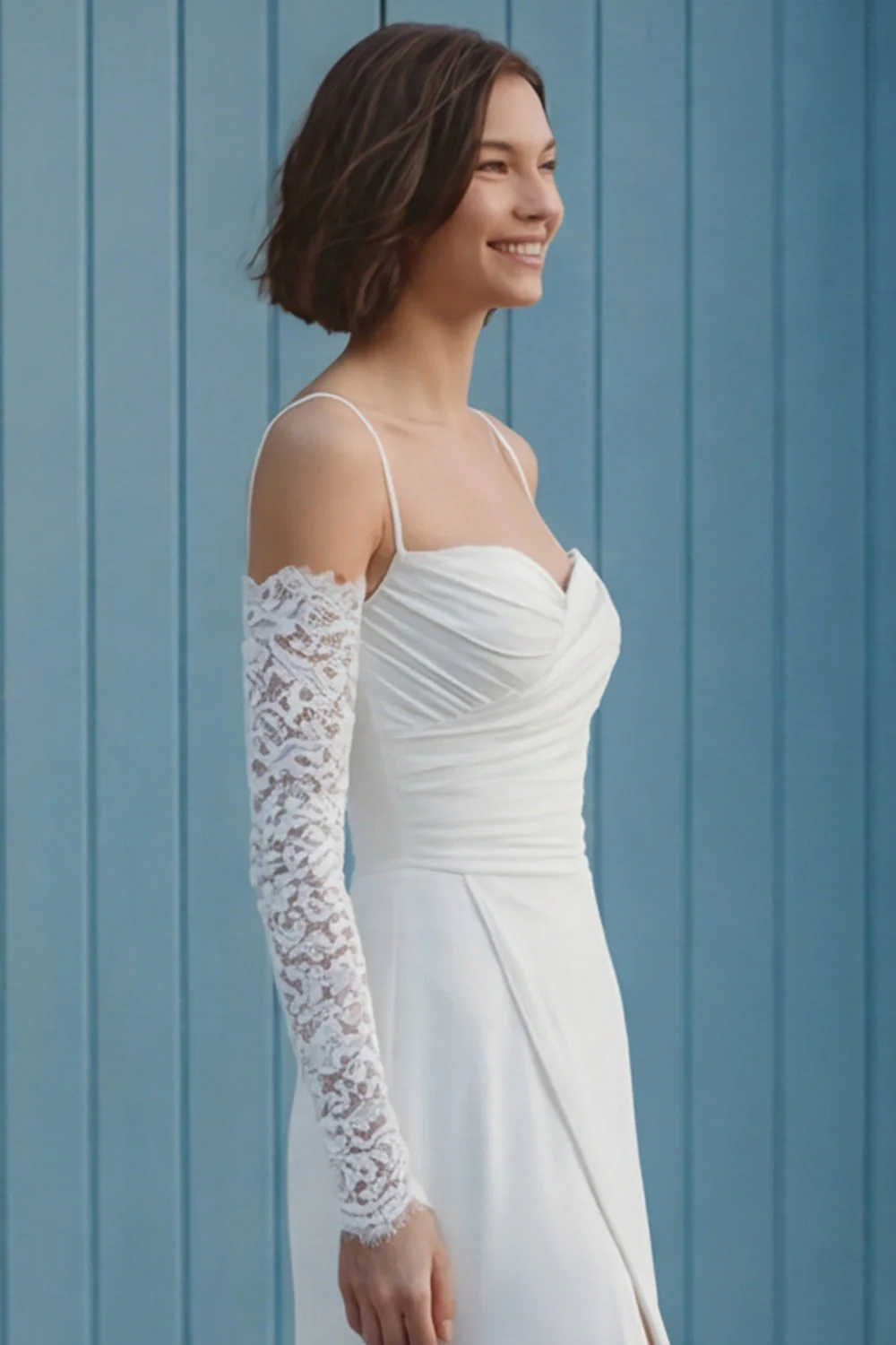 Robe de mariée sirène en épaule froide, traîne froncée et fente - Image 6