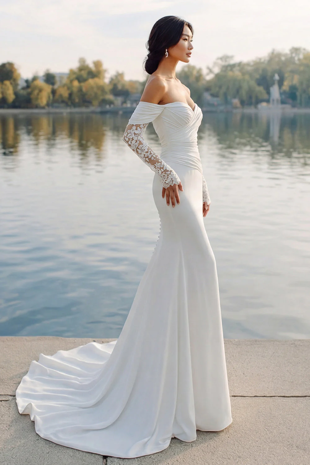 Robe de mariée sirène en satin ivoire à balayage décollé avec manches - Image 3
