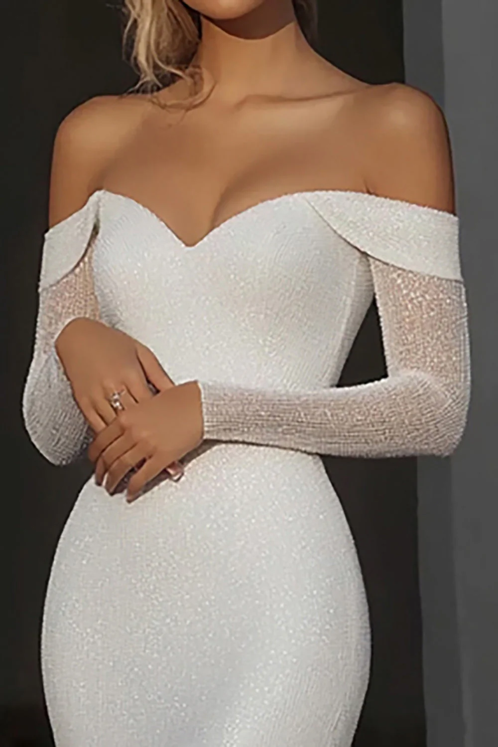 Robe de mariée sirène ivoire à épaules dénudées en satin mat - Image 4
