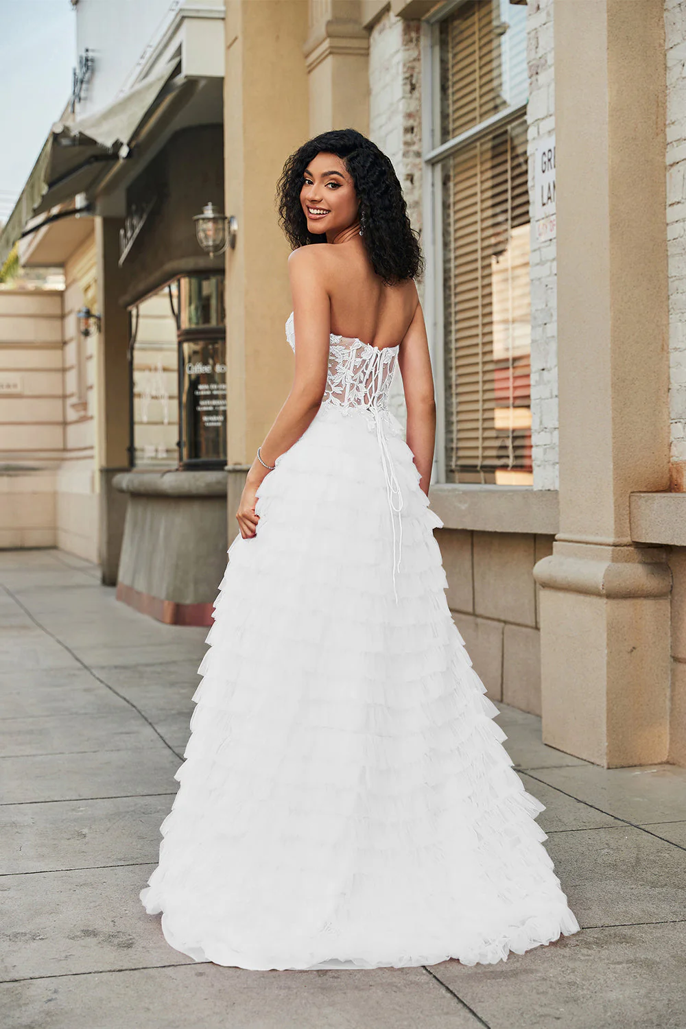 Robe de mariée trapèze à volants Corset blanc avec dentelle - Image 2
