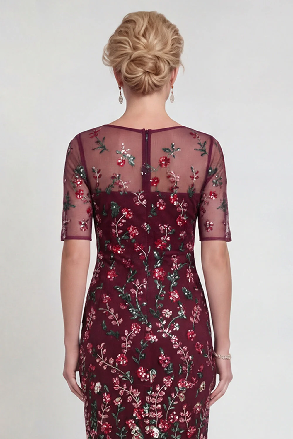 Robe de mère de la mariée à étui bordeaux à paillettes à col bateau - Image 4