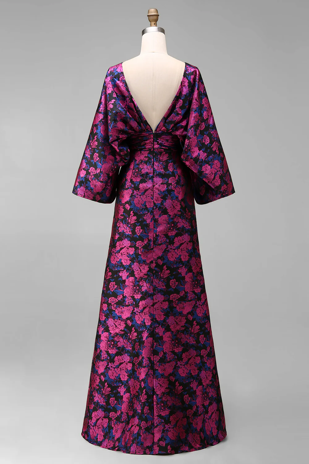 Robe de mère de la mariée à motifs de fleurs fûches fuchsia, fourreau froissé et manches évasées - Image 4