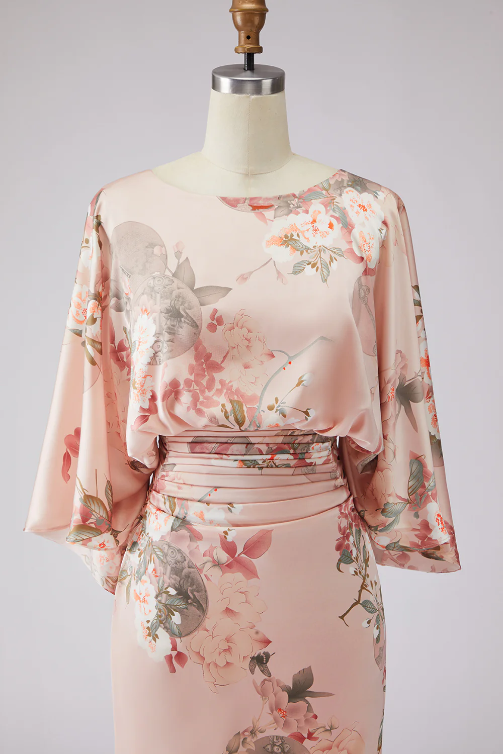 Robe de mère de la mariée à motifs de rose poussiéreuse à motifs de fleurs, satin et manches évasées - Image 10