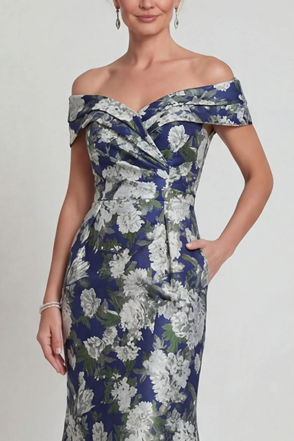 Robe de mère de la mariée à motifs de sirène à motifs floraux bleu marine avec poches - Image 3