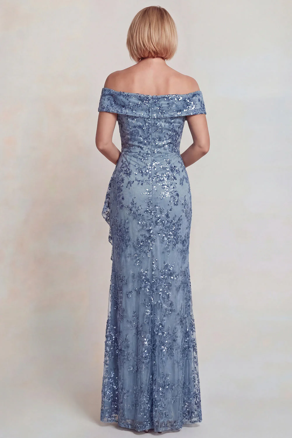 Robe de mère de la mariée à paillettes gris-bleu tombant sur les épaules avec fente à volants - Image 2