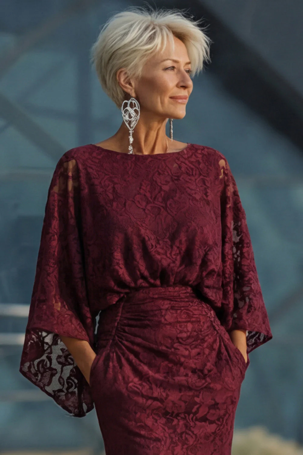 Robe de mère de la mariée en dentelle en bordeaux à fourreau - Image 6
