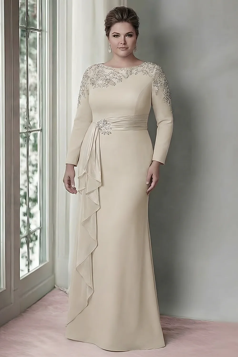 Robe de mère de la mariée en satin à manches longues à fourreau à fardettes à manœuvres - Image 7