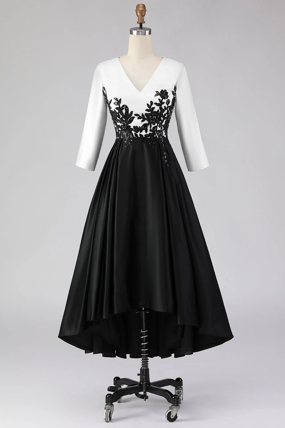 Robe de mère de la mariée noire et blanche, High Low A line avec des applikés