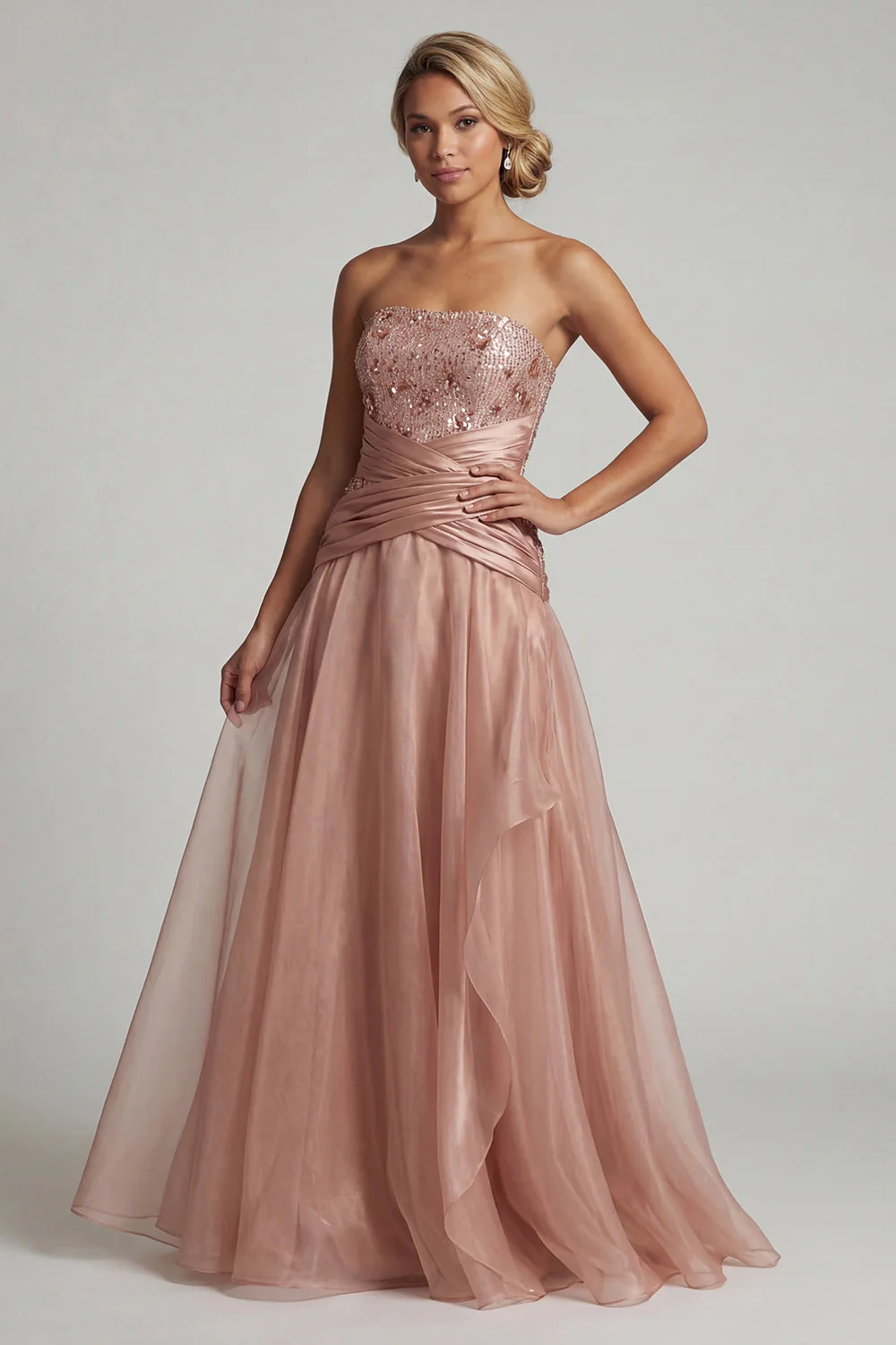 Robe de mère de la mariée rose poussiéreuse sans bretelles plissée longue A Line avec paillettes